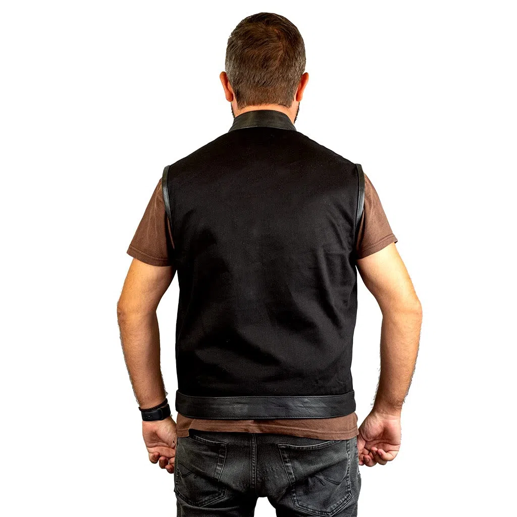 Chaleco motero vaquero negro con detalles en cuero modelo SOA de IGUANA CUSTOM COLLECTION estilo biker custom para poner parches de clubs o freebikers