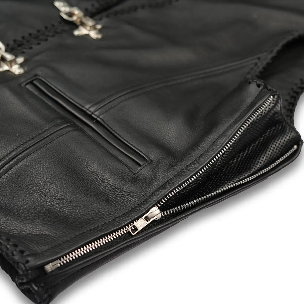 Leatherick Chaleco de motociclista de cuero genuino negro Chaleco de motociclista trenzado con hebilla de anzuelo