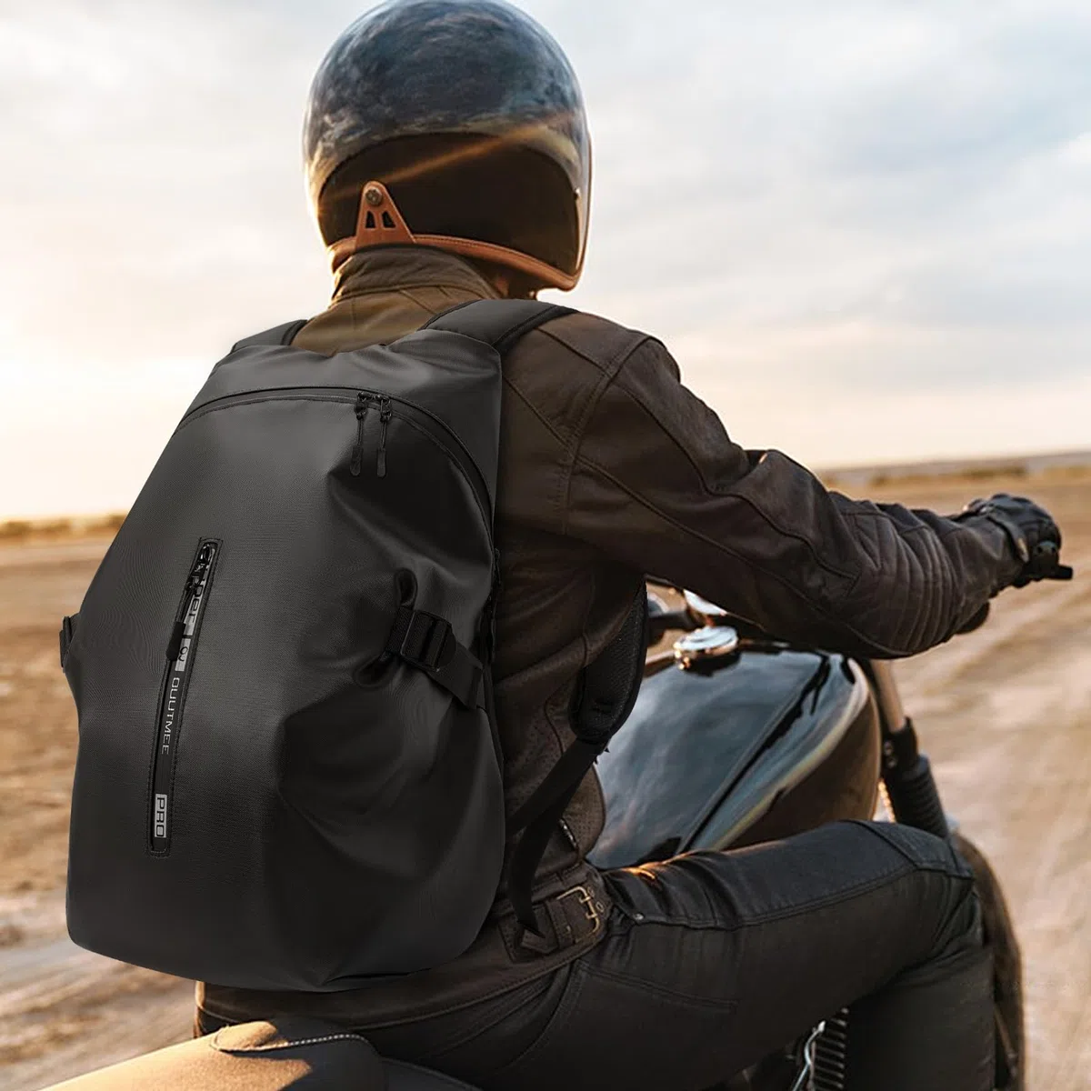 OUUTMEE Mochila de motocicleta, mochila impermeable para casco para hombres y mujeres, bolsa de bicicleta todoterreno, mochila de motocicleta con rayas reflectantes, mochilas de viaje para motocicleta