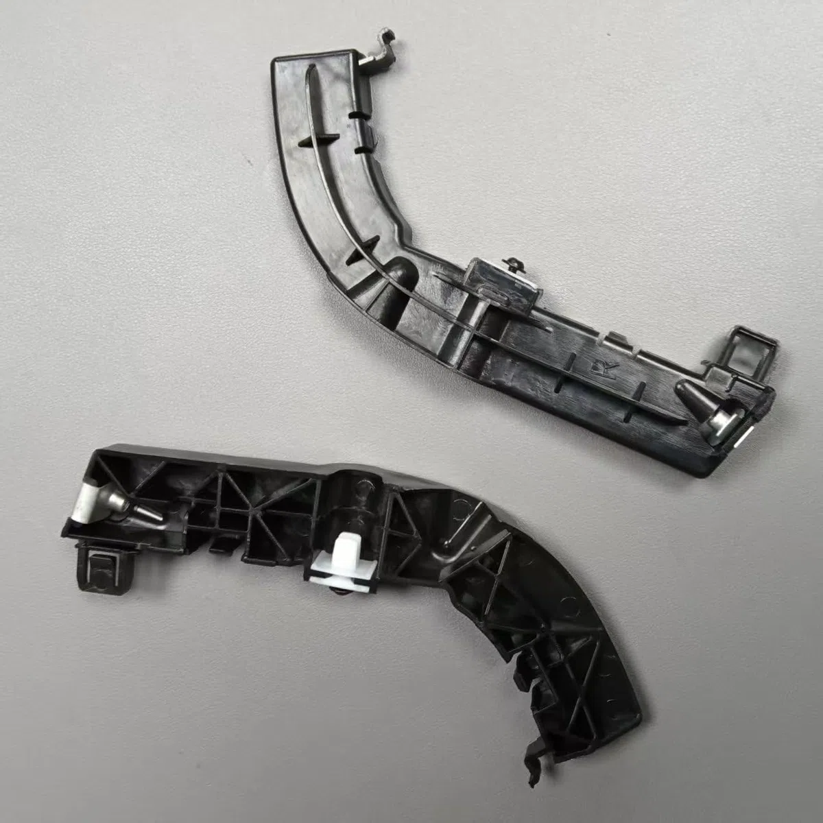 Front Bumper Bracket (One Pair) 68024342AD 68024343AD