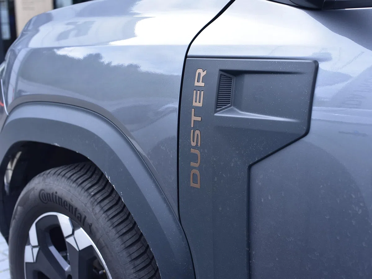 Cubierta de acero para 2024+ Dacia.Duster III 3 (P1310) | Inserto para letras (exterior) - Estilo marrón cobre | 12 piezas Essential Expression Journey Extreme Duster Accesorios Tuning